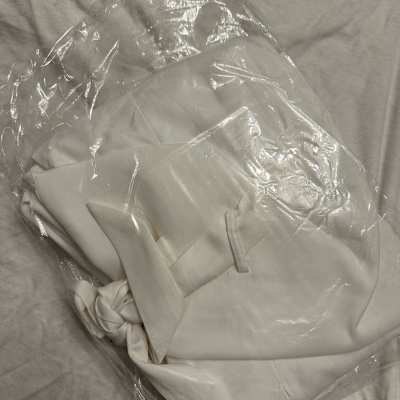 White blazer dress, Pretty little thing - with tags never worn - Picture 3 of 3